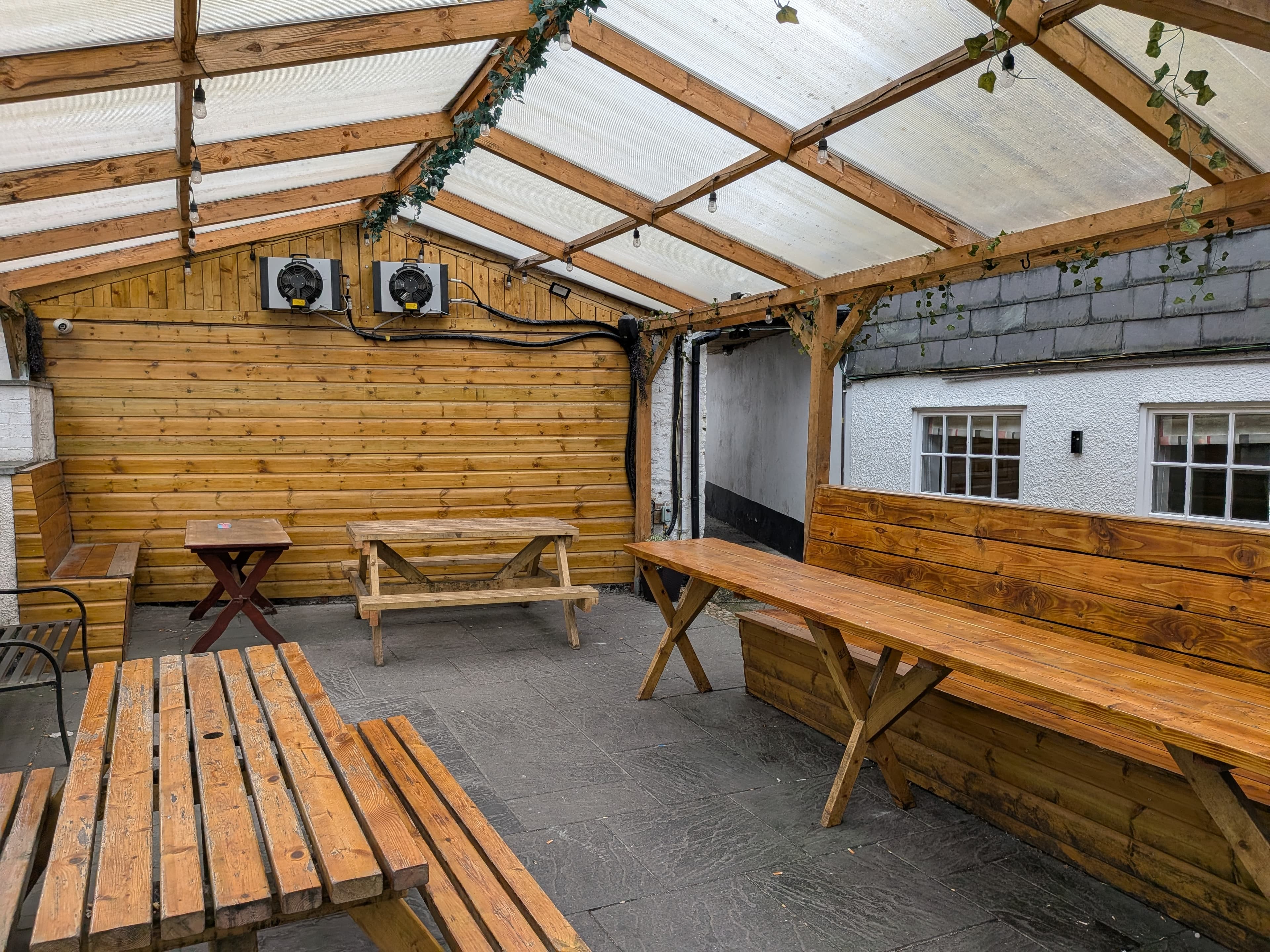 Covered outdoor beer garden area at the White Horse Inn Launceston